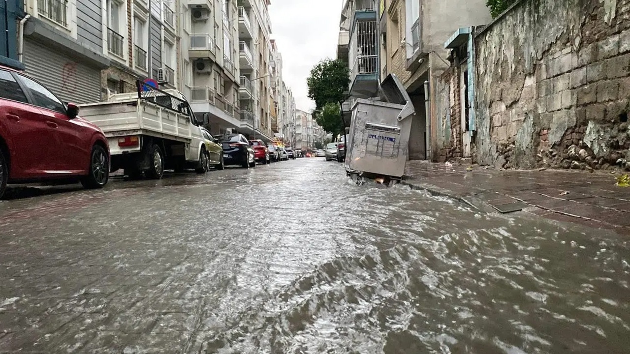 Aydın’da Sağanak Yağış Hayatı Hayatı Durma Noktasına Getirdi